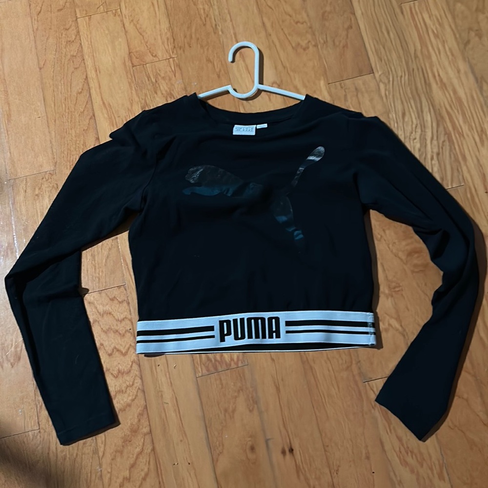 Puma athletic women's black cropped pullover sweatshirt size M long sleeve